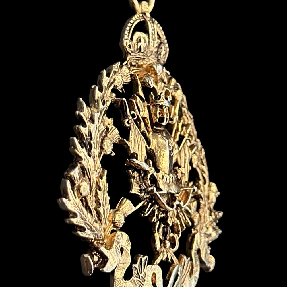 Coro Coat of Arms Pendant Gold Toned - Picture 6 of 6